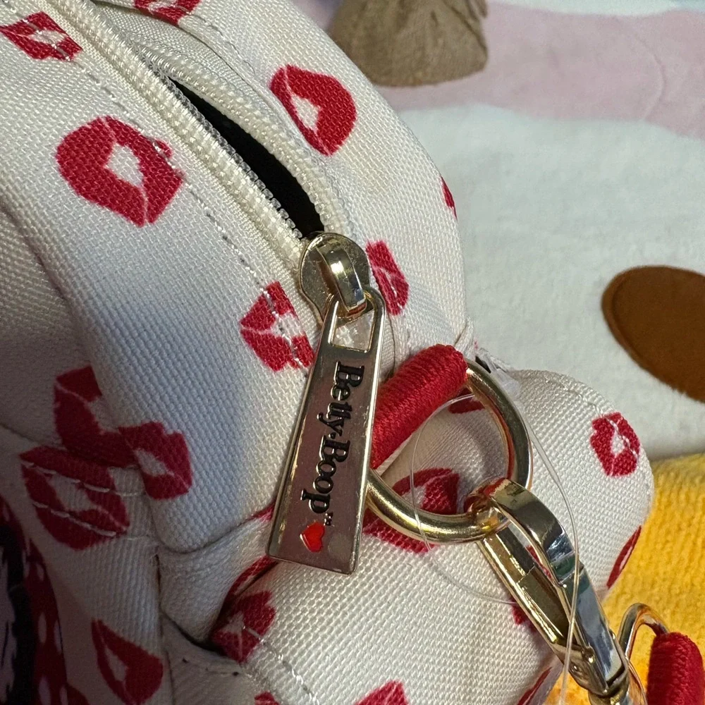 Betty Boop Fleischer kisses crossbody/shoulder bag - Picture 6 of 10